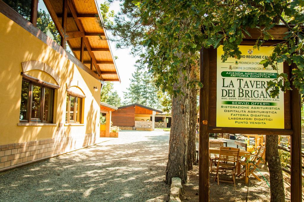 La Taverna Dei Briganti Otel Cotronei Dış mekan fotoğraf